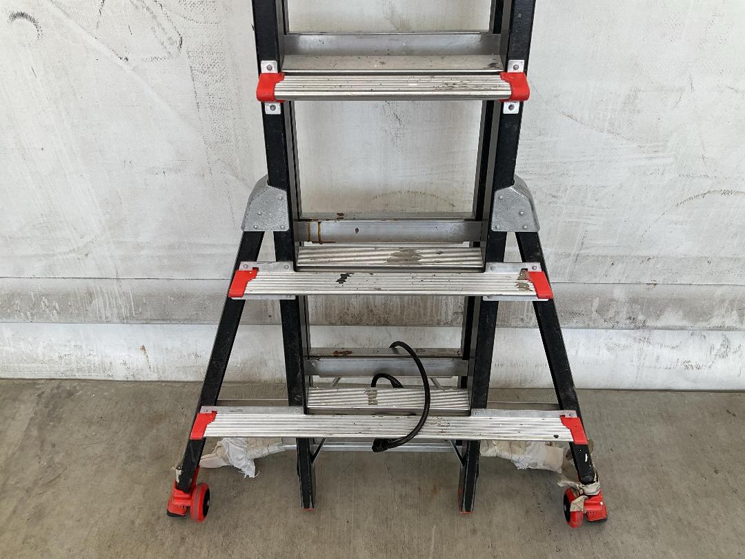 Photo '2' of 5 Step Ladder with Platform