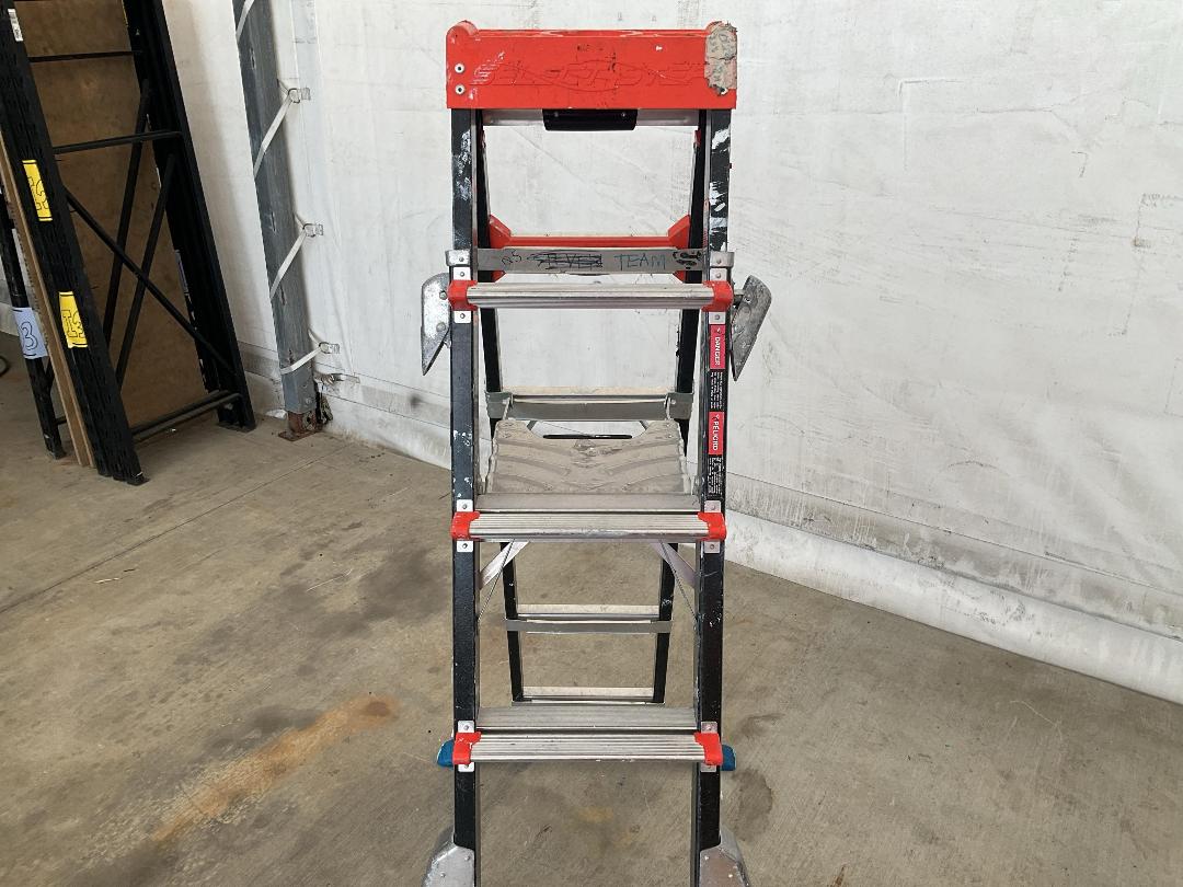 Photo '3' of 5 Step Ladder with Platform