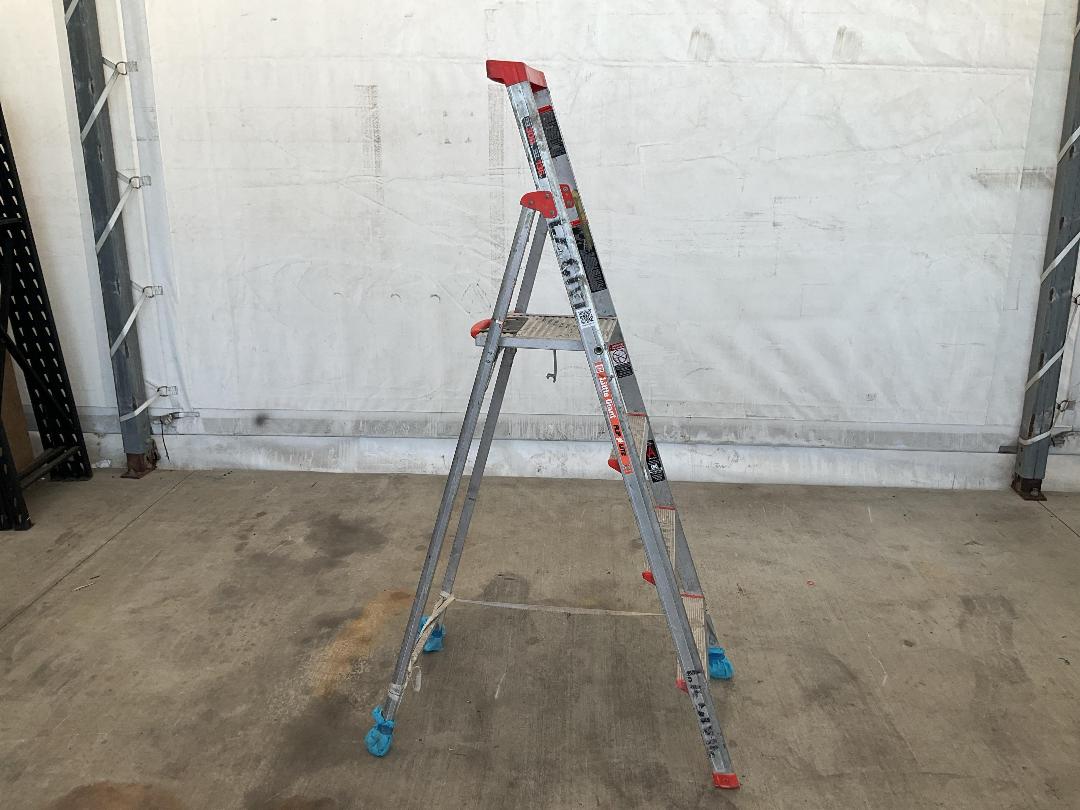 Photo '2' of 3 Step Ladder with Platform