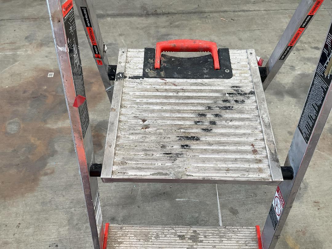 Photo '3' of 3 Step Ladder with Platform