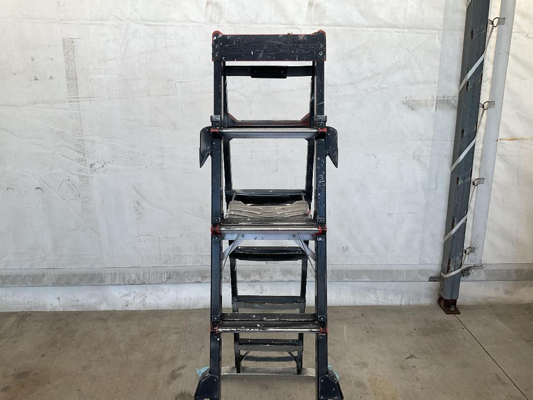 Photo '3' of 5 Step Ladder with Platform