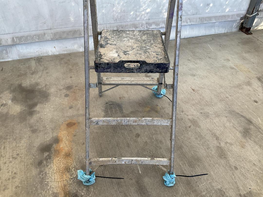 Photo '4' of 2 Step Ladder with Platform