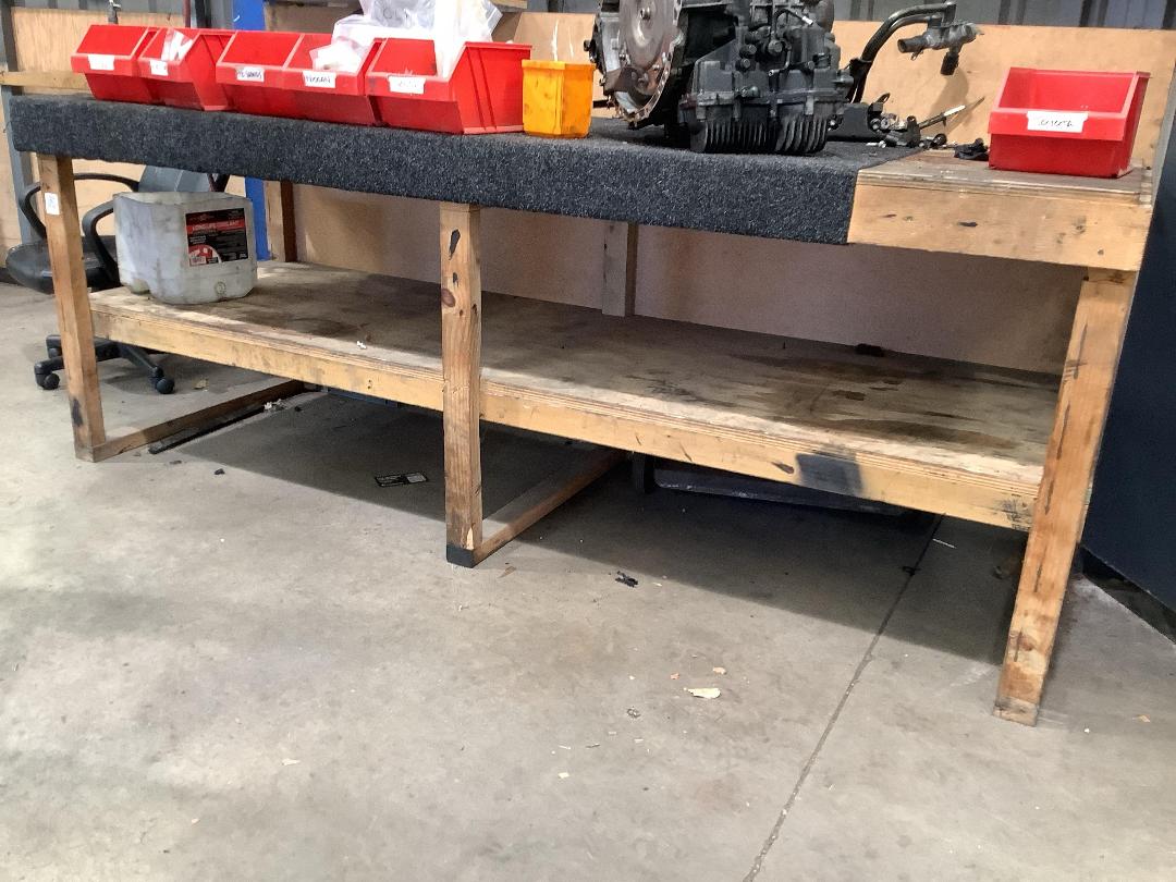 Photo '2' of Wooden workbench Photo '2' of Wooden workbench