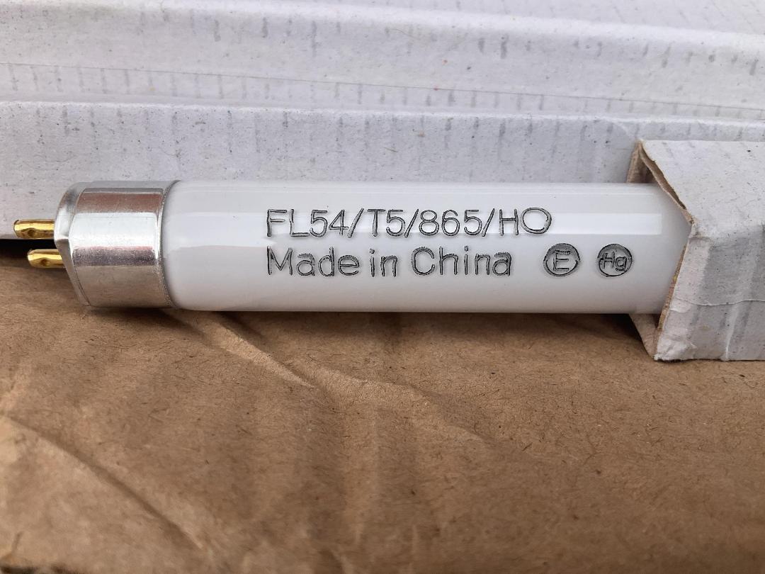 Photo '2' of Fluorescent light tubes 1155mm x 15mm Photo '2' of Fluorescent light tubes 1155mm x 15mm