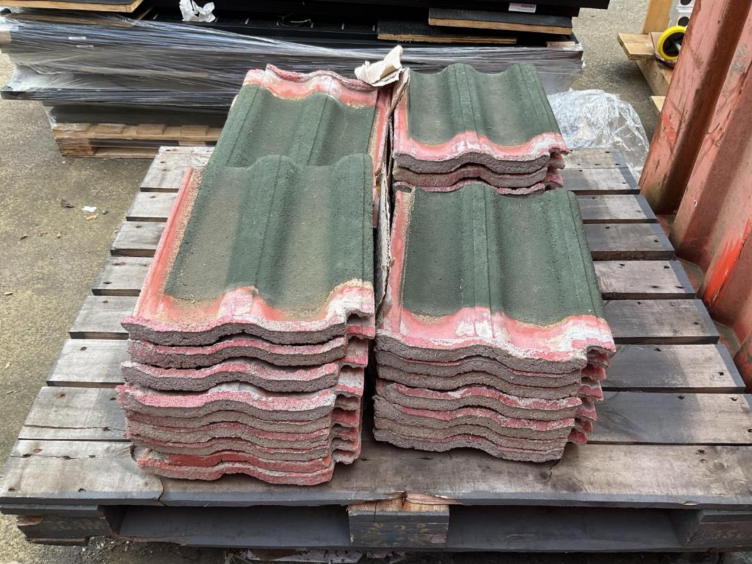 Photo '3' of Pallet of Roof Tiles Photo '3' of Pallet of Roof Tiles