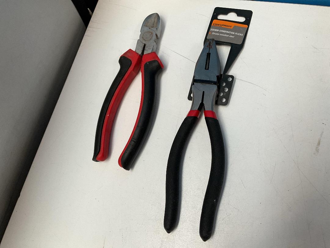 Photo '11' of Hand Tools, Painting Items, Protective Goggles Etc