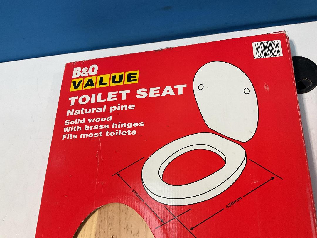 Photo '2' of B&Q Value Toilet Seat Natural Pine