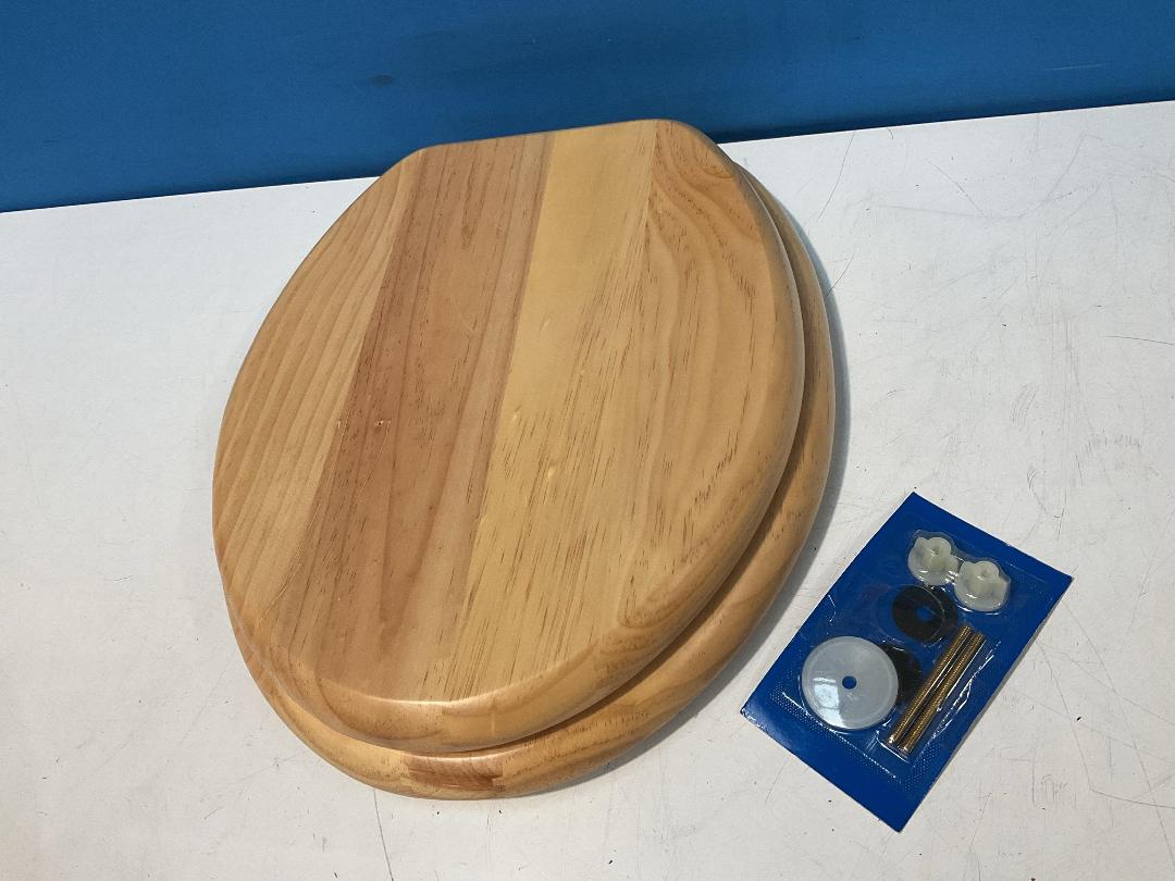 Photo '7' of B&Q Value Toilet Seat Natural Pine