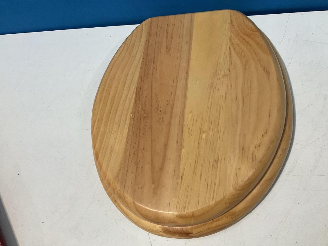 Photo '10' of B&Q Value Toilet Seat Natural Pine