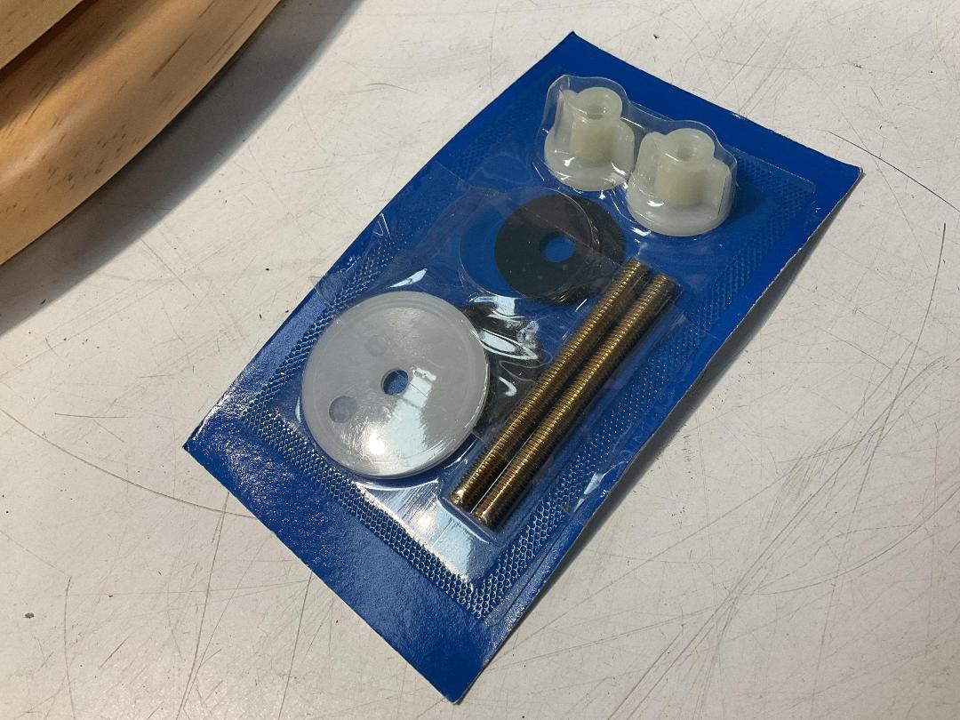 Photo '8' of B&Q Value Toilet Seat Natural Pine