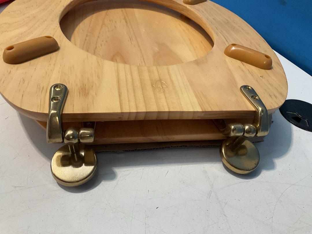 Photo '14' of B&Q Value Toilet Seat Natural Pine