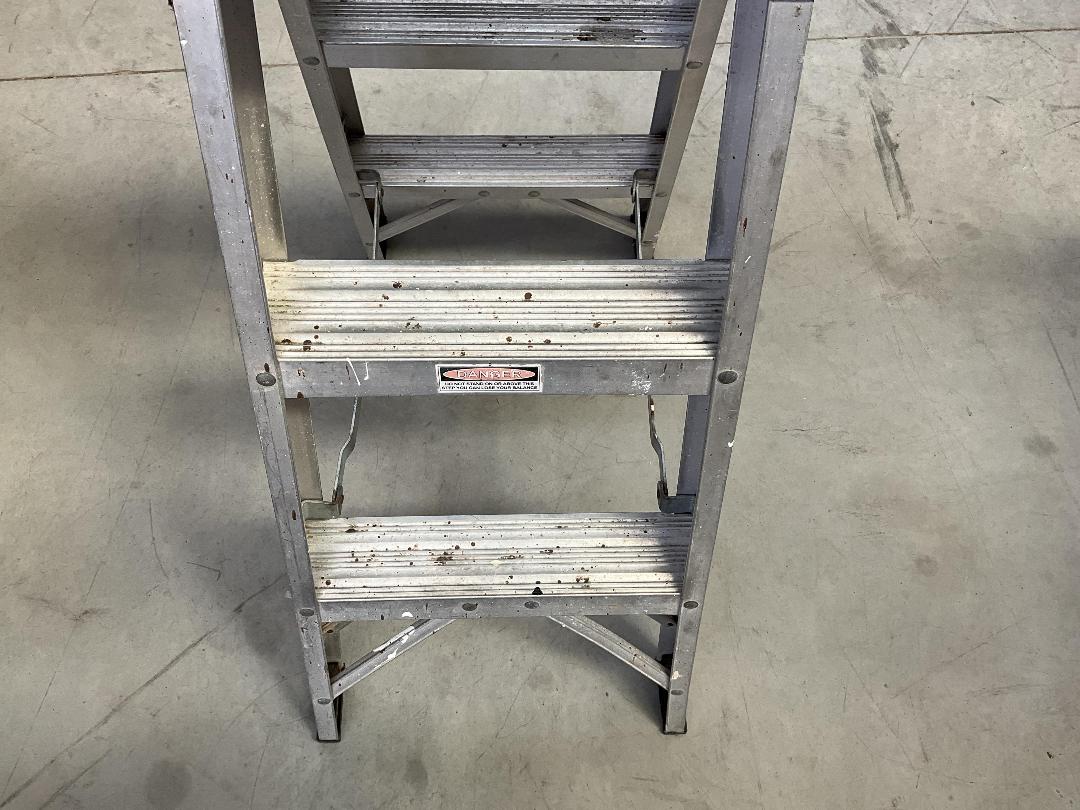 Photo '8' of Gorilla Industrial Double Sided Step Ladder - Model SM003-C Photo '8' of Gorilla Industrial Double Sided Step Ladder - Model SM003-C