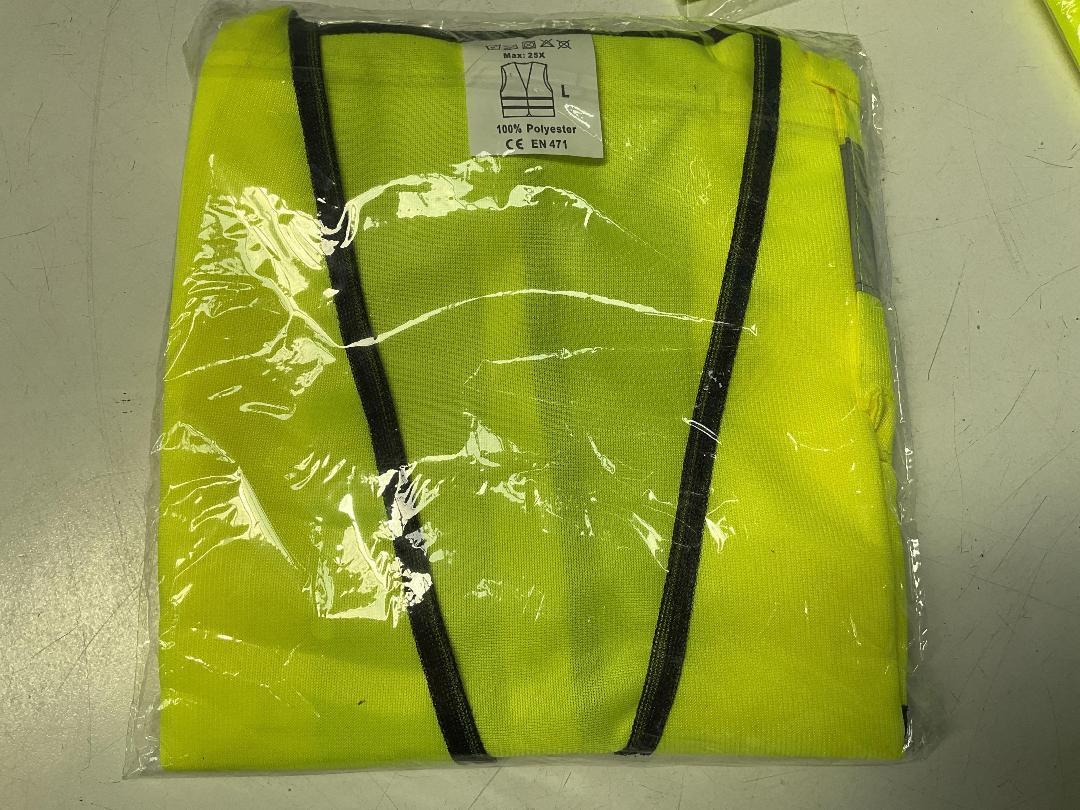 Photo '2' of 15x Yellow Coloured Hi-Vis Vests - All Size L *NEW* Photo '2' of 15x Yellow Coloured Hi-Vis Vests - All Size L *NEW*