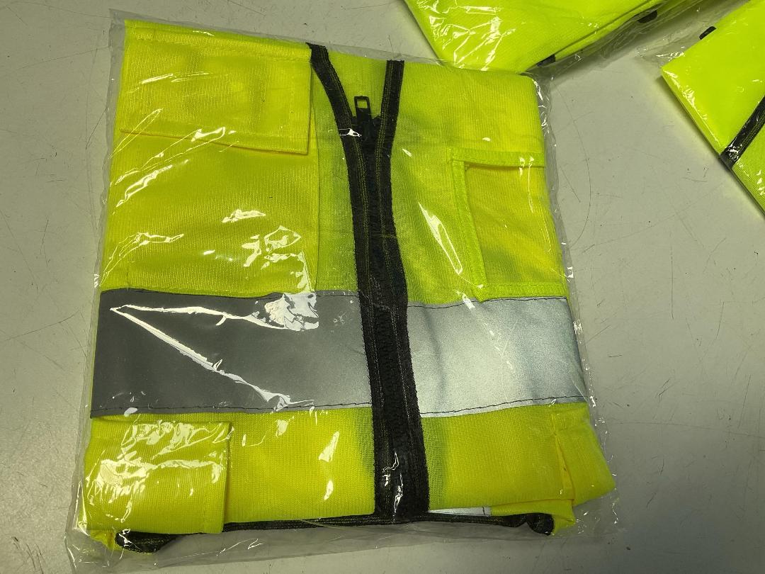 Photo '4' of 15x Yellow Coloured Hi-Vis Vests - All Size L *NEW* Photo '4' of 15x Yellow Coloured Hi-Vis Vests - All Size L *NEW*
