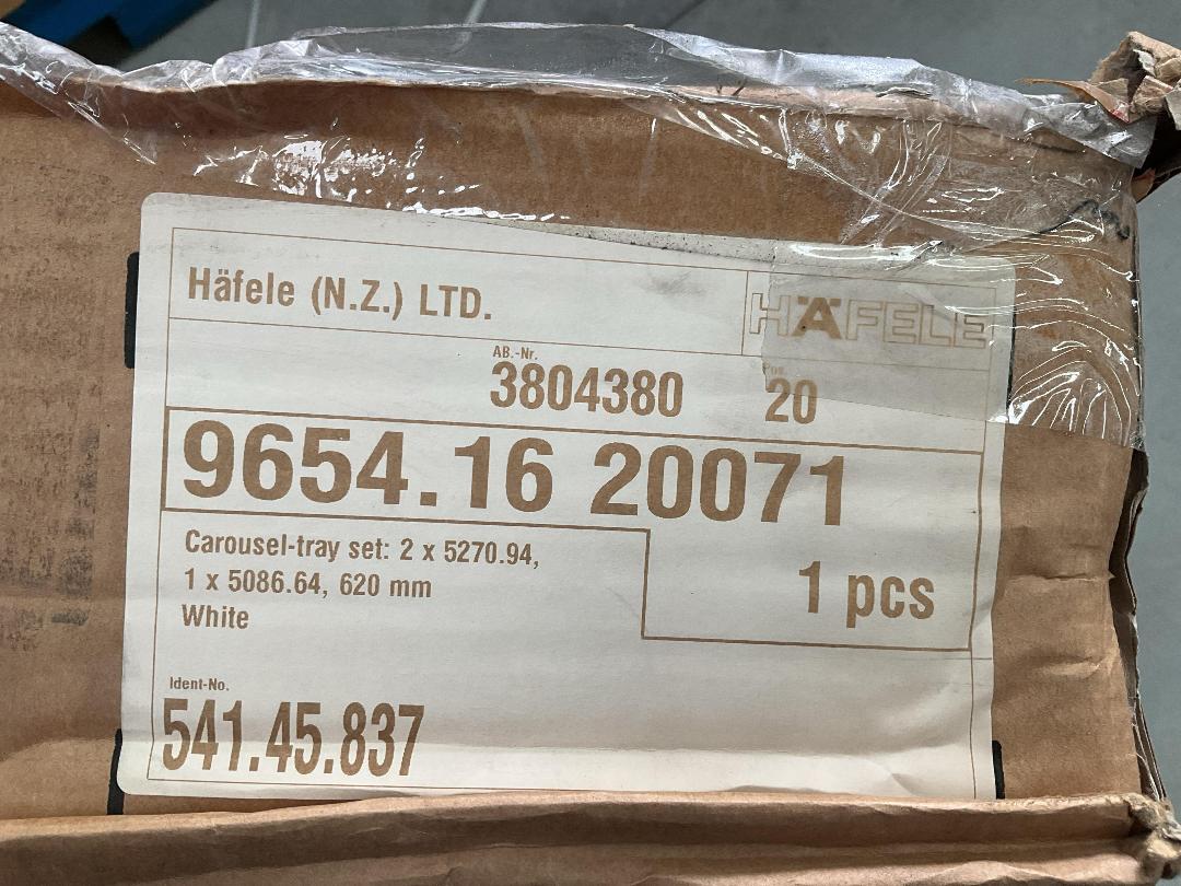 Photo '5' of Ninka - 3/4 Circle Carousel Revolving Corner Unit