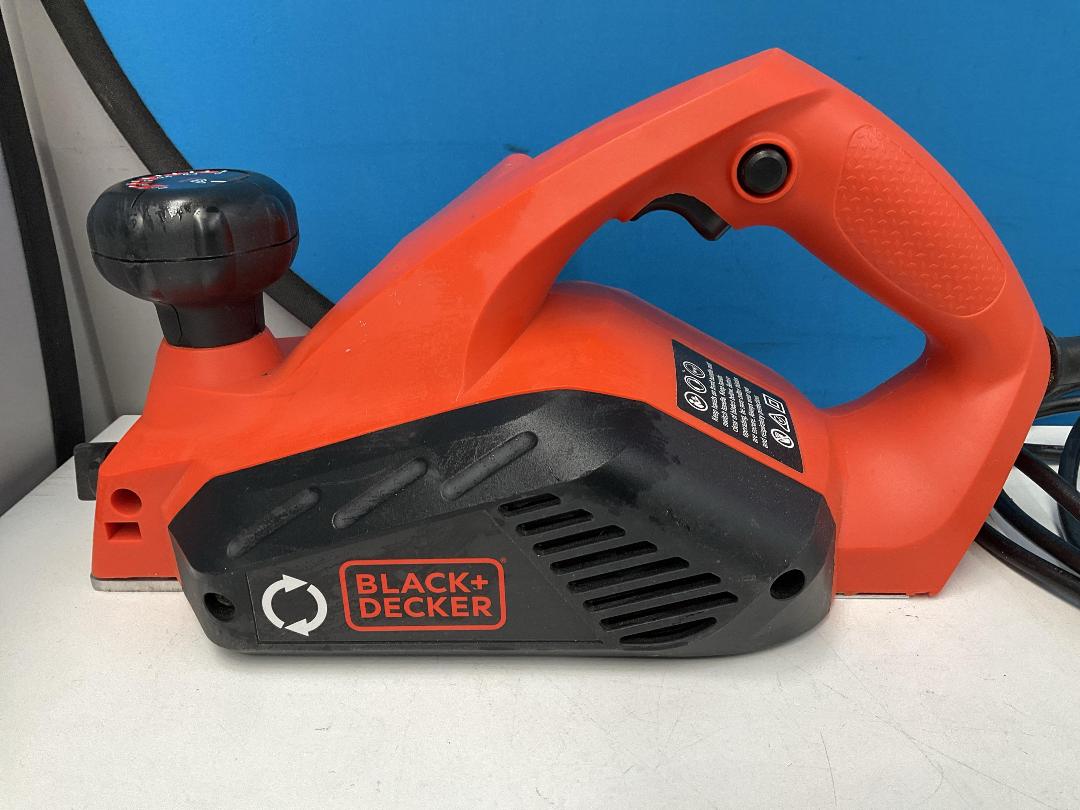 Photo '4' of Black and Decker Rebating Planer - Model KW712-XE Photo '4' of Black and Decker Rebating Planer - Model KW712-XE