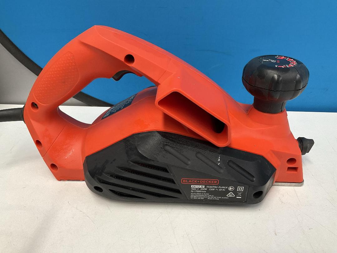Photo '8' of Black and Decker Rebating Planer - Model KW712-XE Photo '8' of Black and Decker Rebating Planer - Model KW712-XE