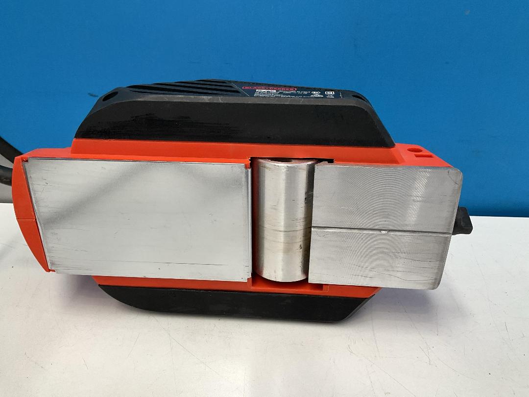 Photo '13' of Black and Decker Rebating Planer - Model KW712-XE Photo '13' of Black and Decker Rebating Planer - Model KW712-XE