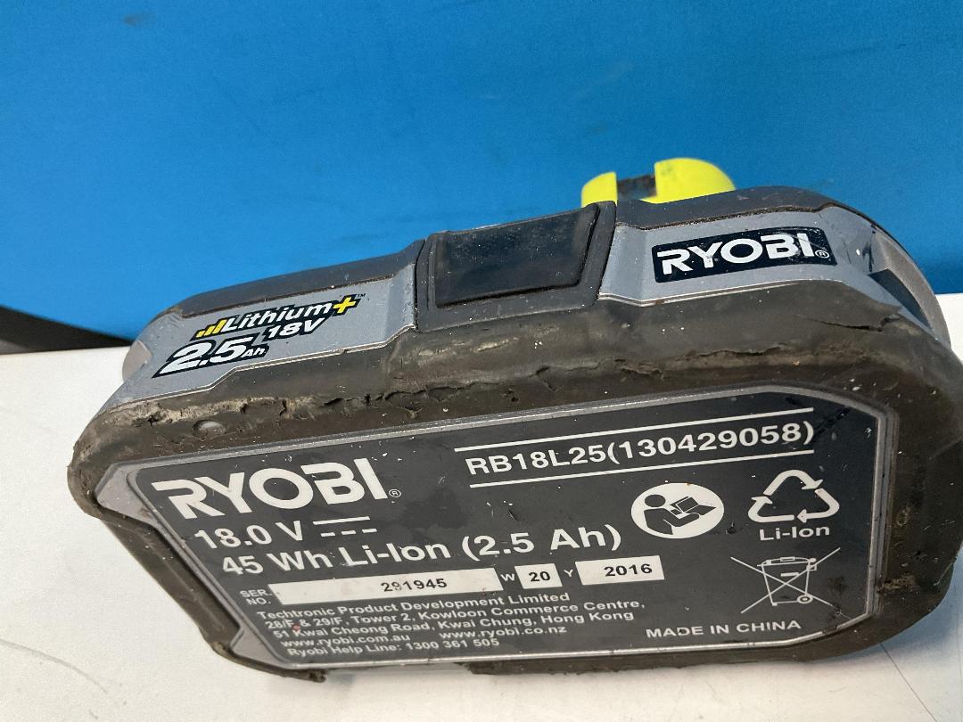 Photo '8' of Ryobi Lithium+ 18V 2.5Ah Battery - RB18L25(130429058)
