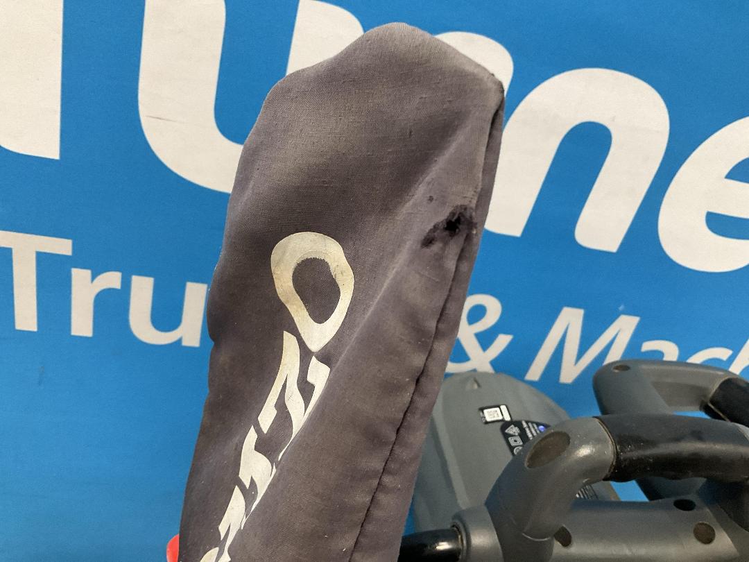 Photo '5' of Ozito 254mm (10”) Sliding Compound Mitre Saw - Model OZSCMS1600WA