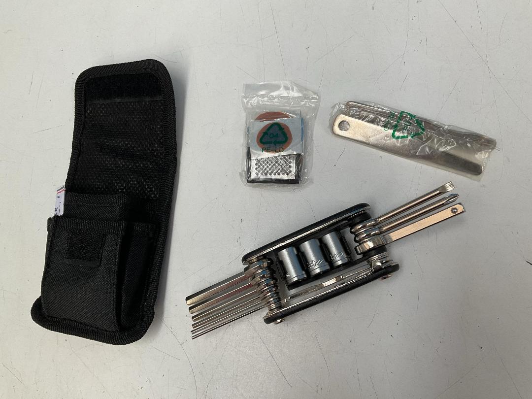 Photo '12' of Building Items Etc - Hammer, Saws, Garden Barbed Wire Etc