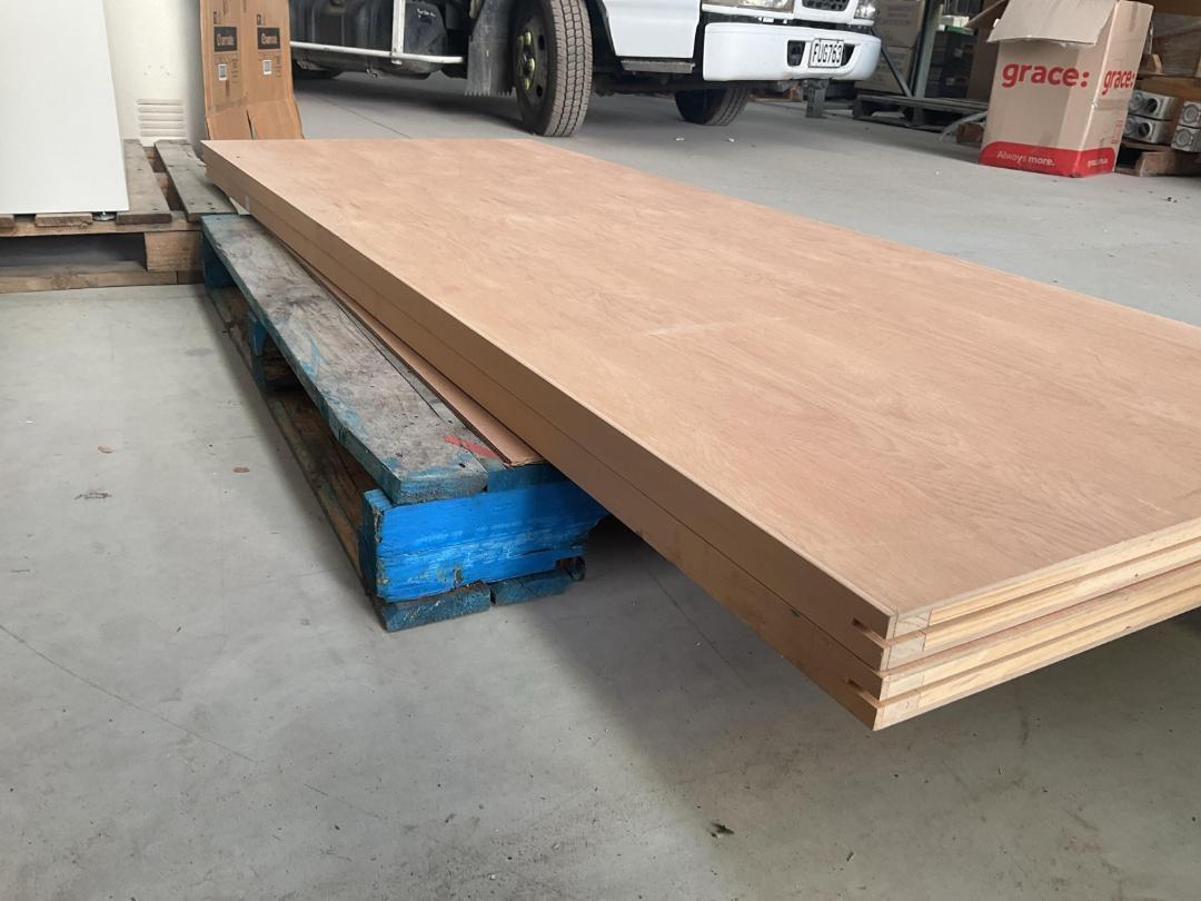 Photo '2' of Rimu Veneer H/C SQ CS Door - 1980x760x36 *RRP $456.55*