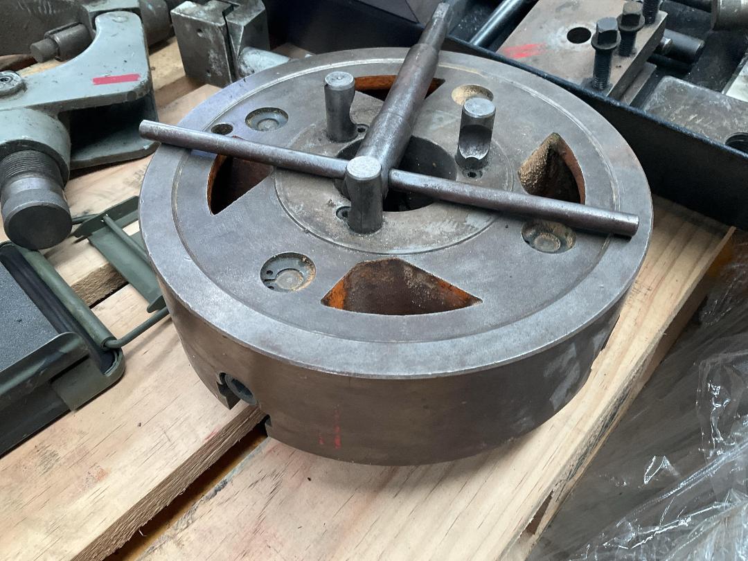 Photo '3' of Industrial Lathe Accessories - 4 Jaw Chuck , Steady Rest , Flat Plate Etc Photo '3' of Industrial Lathe Accessories - 4 Jaw Chuck , Steady Rest , Flat Plate Etc