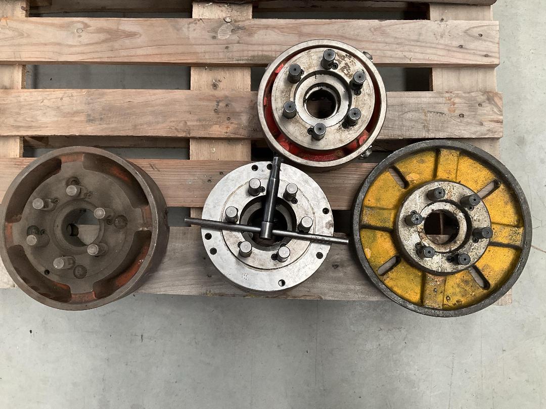 Photo '2' of Lathe Accessories - 4 & 3 Jaw Chucks , Flat Bed