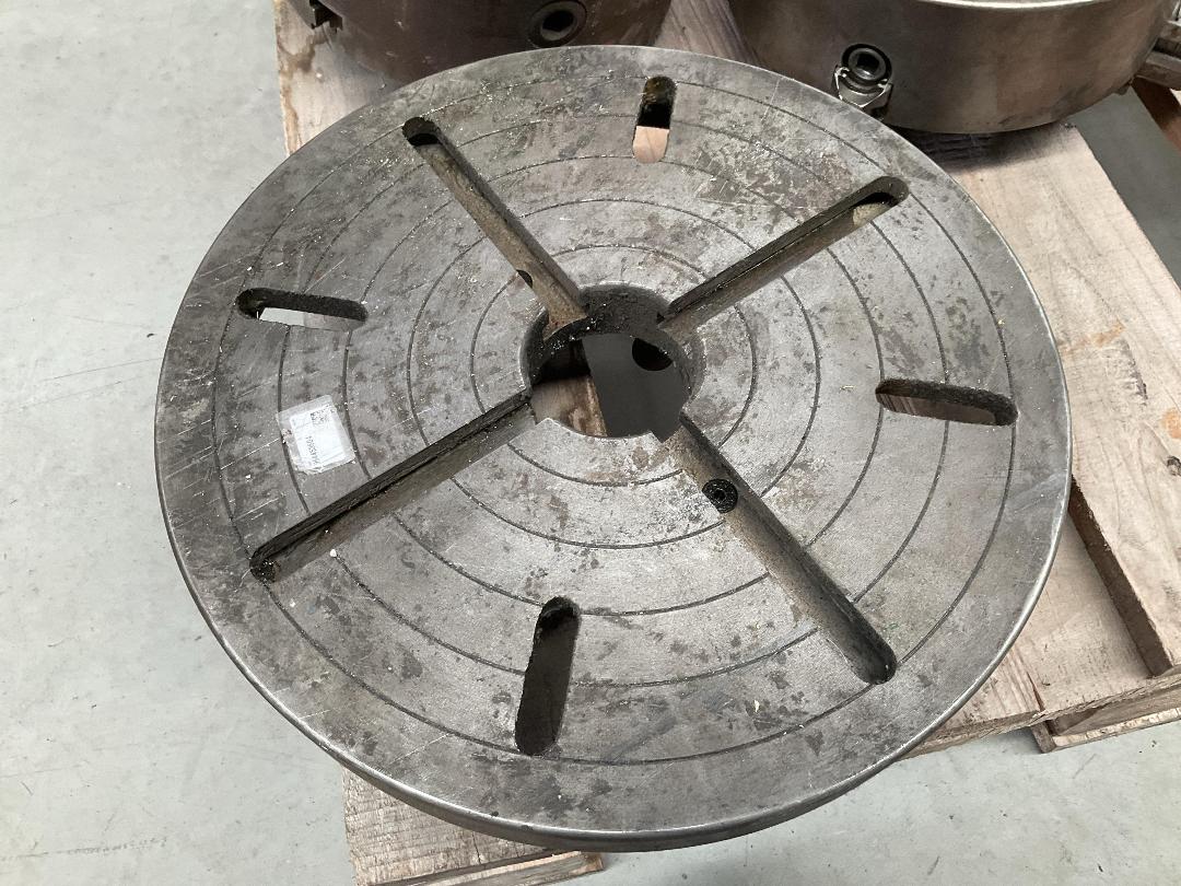 Photo '6' of Lathe Accessories - 4 & 3 Jaw Chucks , Flat Bed