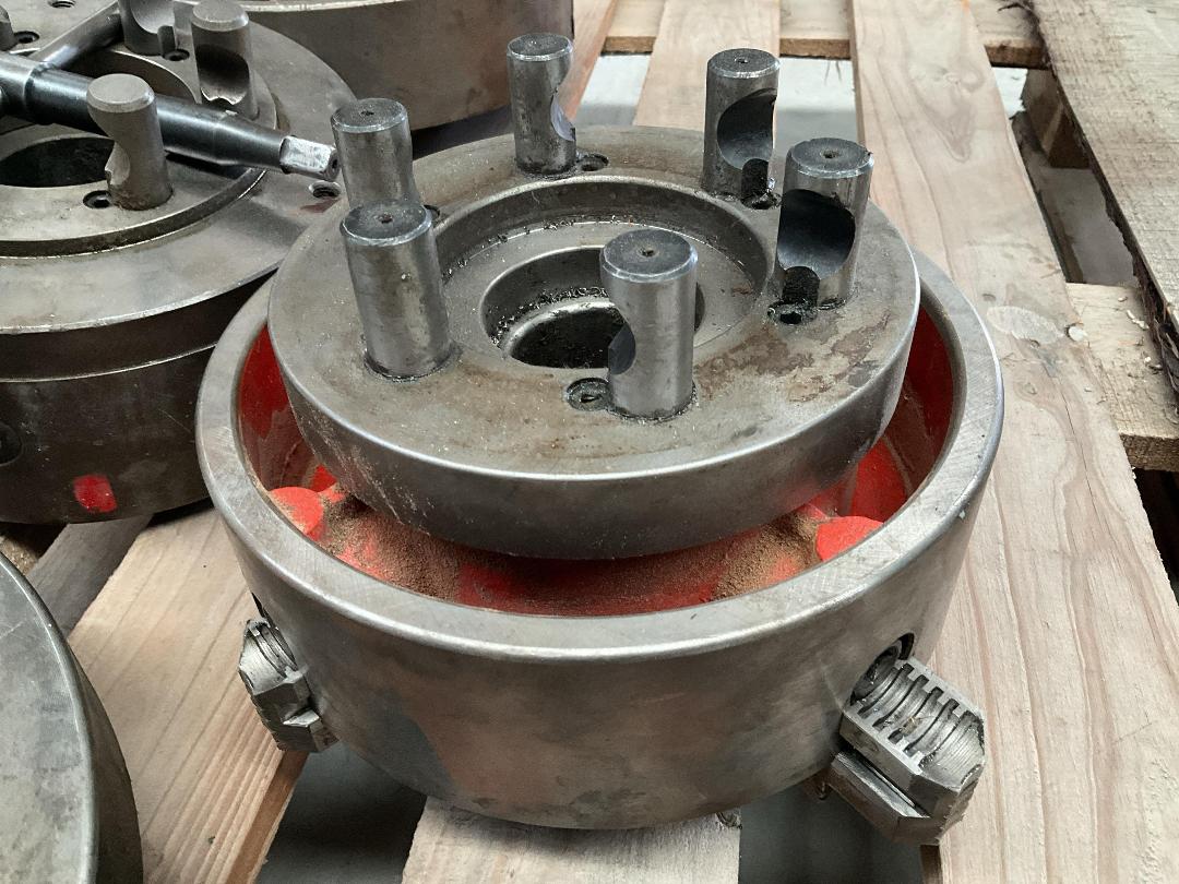 Photo '7' of Lathe Accessories - 4 & 3 Jaw Chucks , Flat Bed