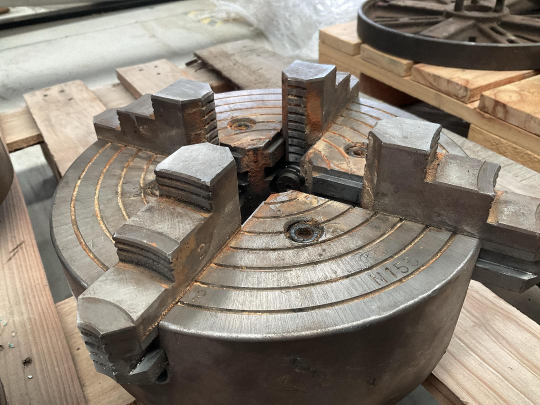 Photo '11' of Lathe Accessories - 4 & 3 Jaw Chucks , Flat Bed