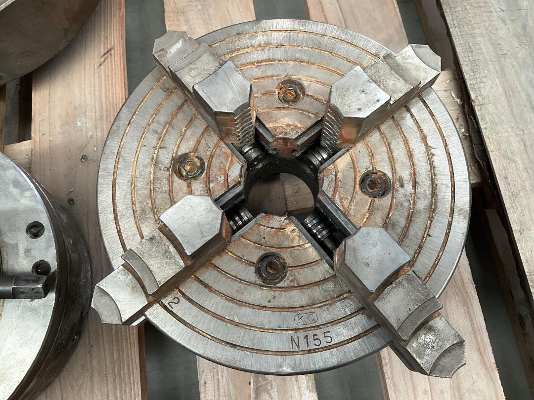 Photo '10' of Lathe Accessories - 4 & 3 Jaw Chucks , Flat Bed