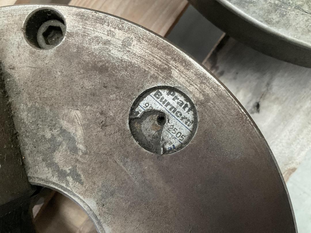 Photo '15' of Lathe Accessories - 4 & 3 Jaw Chucks , Flat Bed