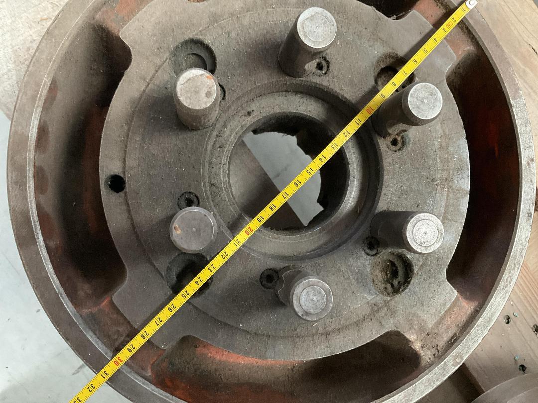 Photo '19' of Lathe Accessories - 4 & 3 Jaw Chucks , Flat Bed