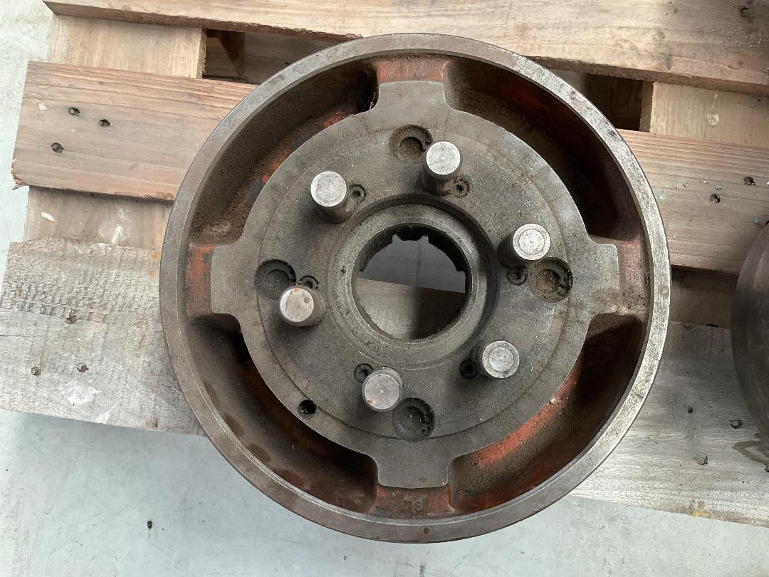 Photo '21' of Lathe Accessories - 4 & 3 Jaw Chucks , Flat Bed