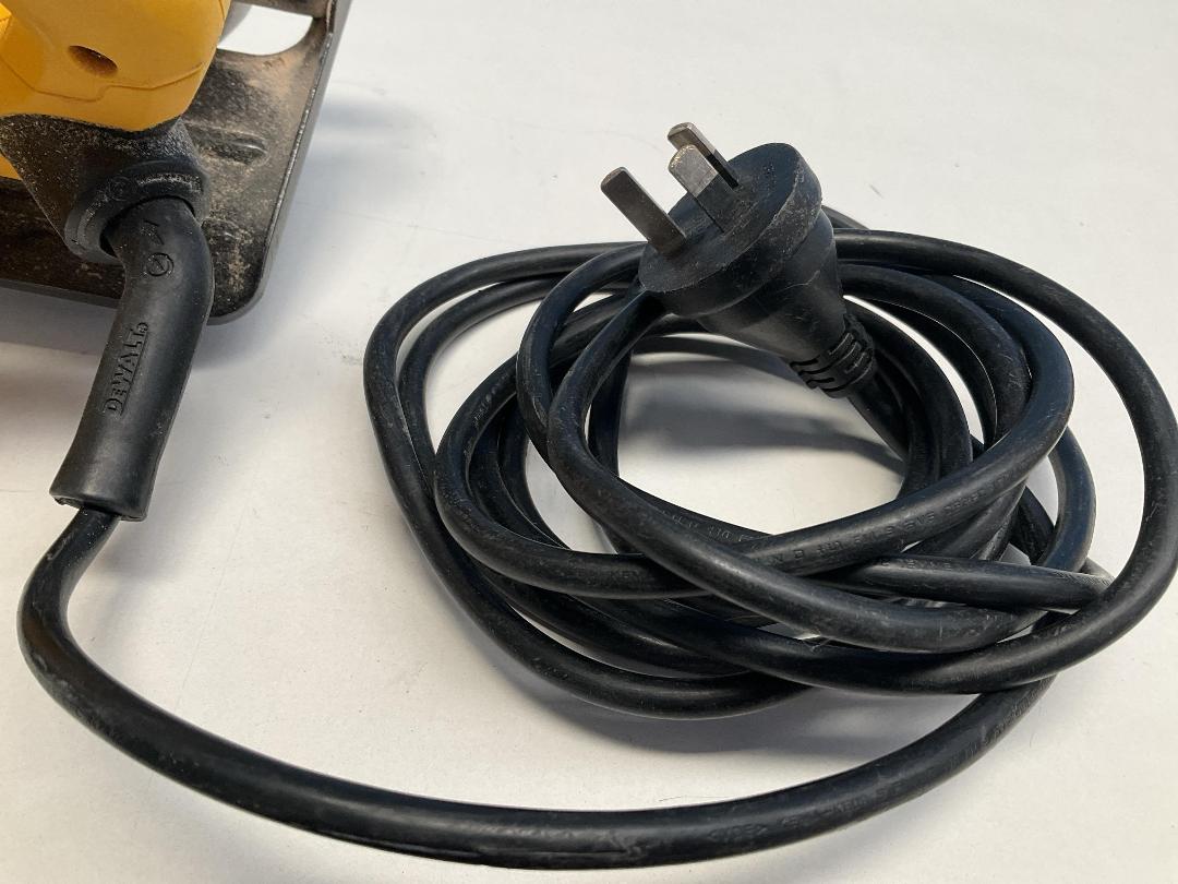 Photo '3' of DeWALT - 184mm Circular Saw