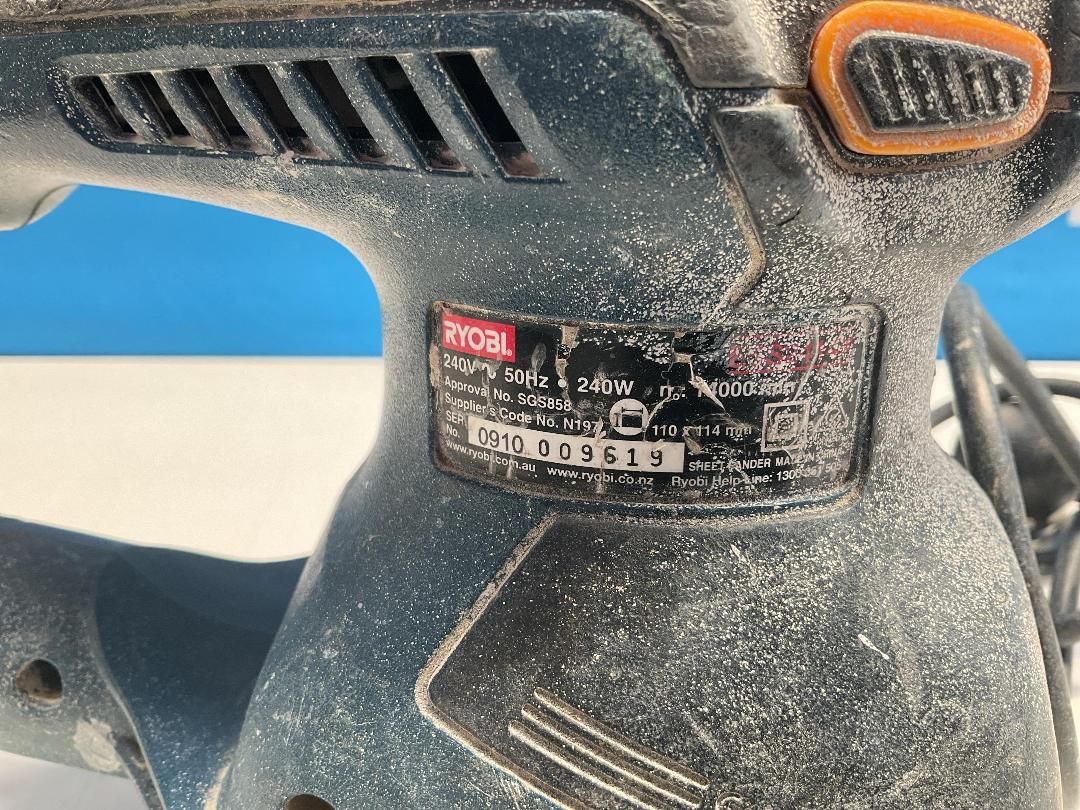 Photo '4' of Ryobi 240W Hand Sander