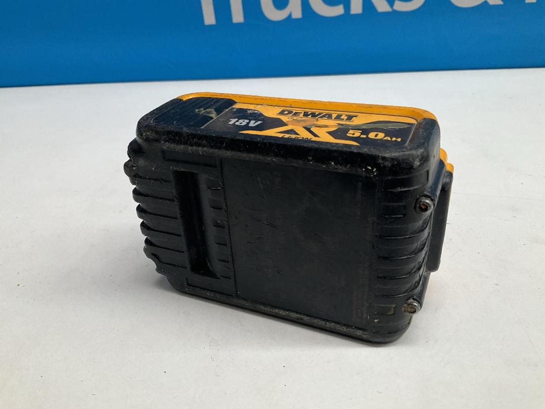 Photo '5' of DeWALT - XR 18V 5.0Ah Battery Pack Photo '5' of DeWALT - XR 18V 5.0Ah Battery Pack