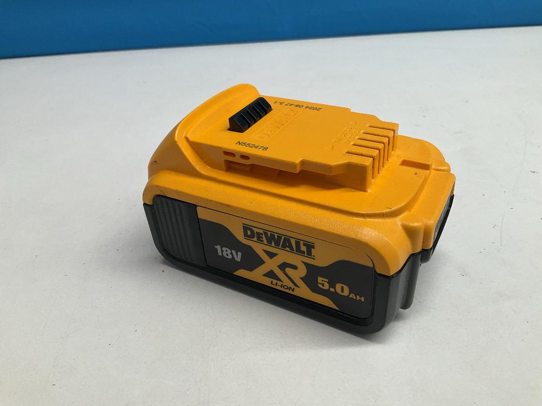 Photo '3' of DeWALT - XR 18V 5.0Ah Battery Pack Photo '3' of DeWALT - XR 18V 5.0Ah Battery Pack