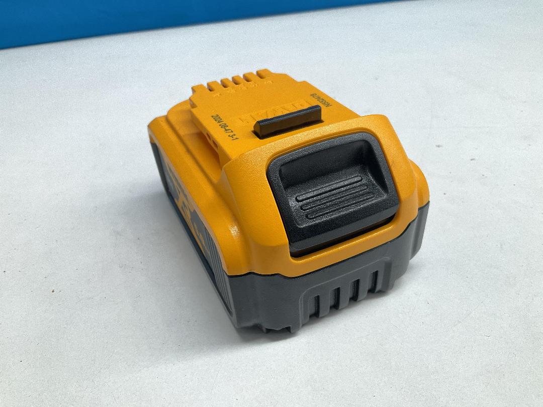 Photo '2' of DeWALT - XR 18V 5.0Ah Battery Pack Photo '2' of DeWALT - XR 18V 5.0Ah Battery Pack
