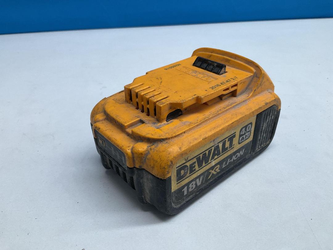 Photo '2' of DeWALT - XR 18V 4.0Ah Battery Pack Photo '2' of DeWALT - XR 18V 4.0Ah Battery Pack
