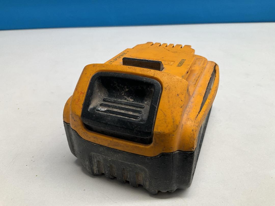 Photo '4' of DeWALT - XR 18V 4.0Ah Battery Pack Photo '4' of DeWALT - XR 18V 4.0Ah Battery Pack