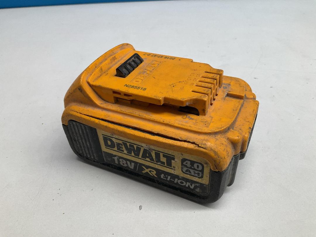 Photo '3' of DeWALT - XR 18V 4.0Ah Battery Pack Photo '3' of DeWALT - XR 18V 4.0Ah Battery Pack