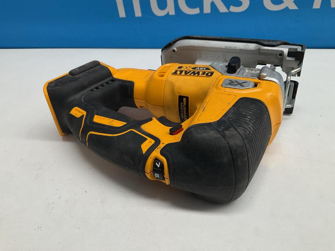 Photo '8' of DeWALT - 18V XR Brushless Jigsaw (Skin Only) Photo '8' of DeWALT - 18V XR Brushless Jigsaw (Skin Only)