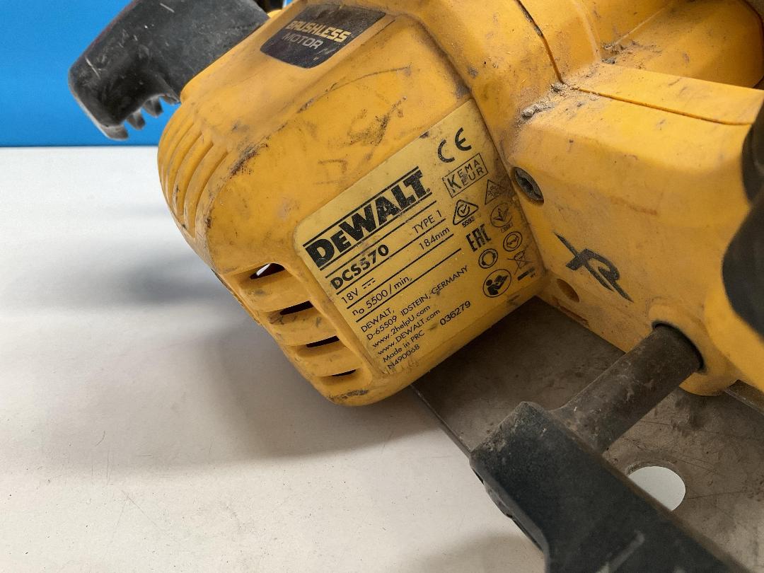 Photo '5' of DeWALT - DeWalt Circular Saw 185mm 18/20V Max Brushless (Skin Only)