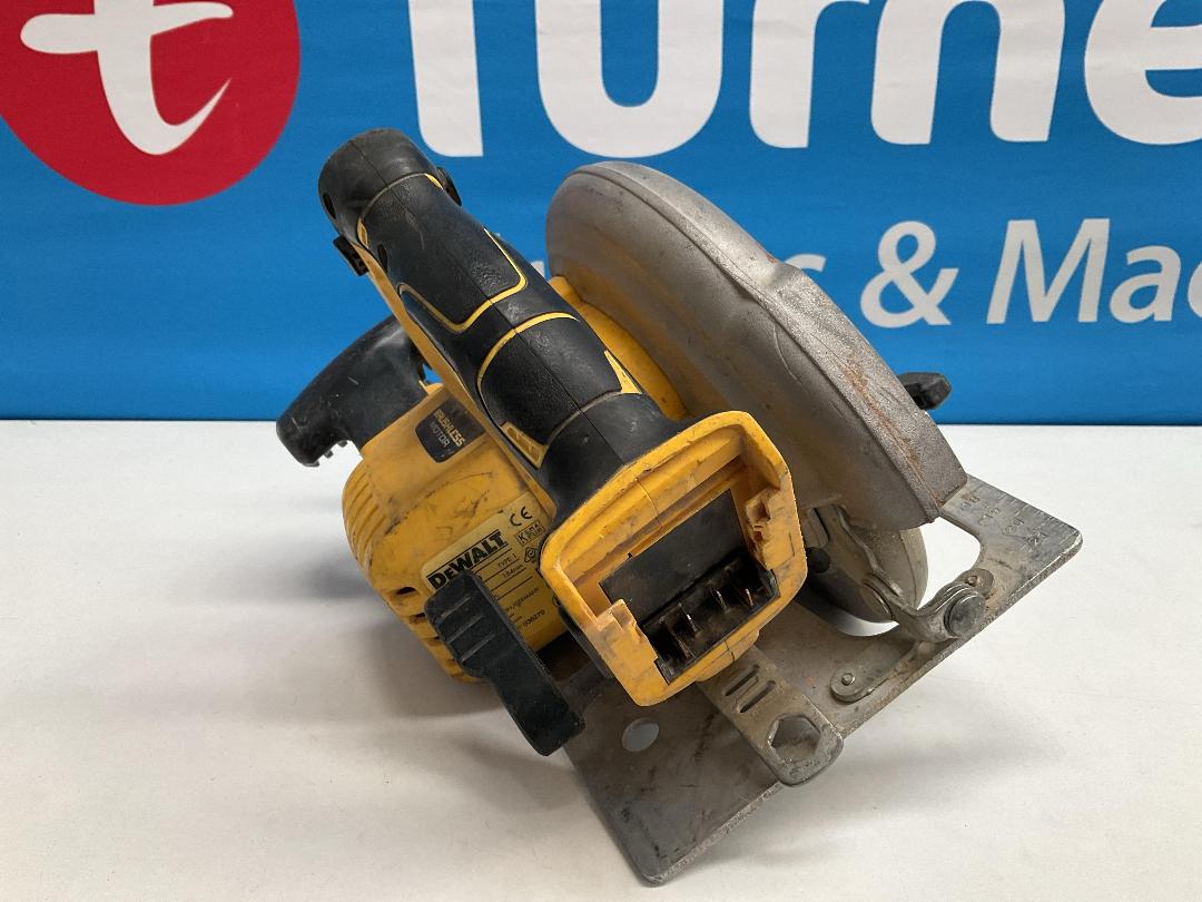 Photo '4' of DeWALT - DeWalt Circular Saw 185mm 18/20V Max Brushless (Skin Only)