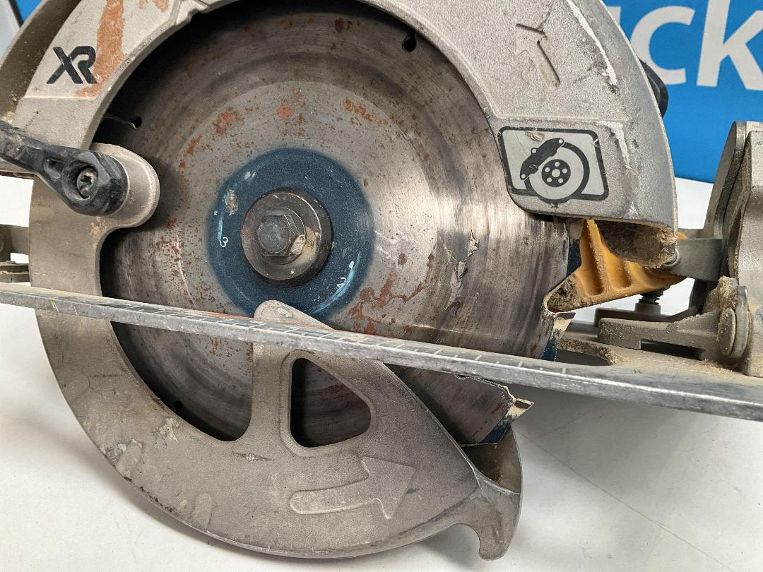 Photo '6' of DeWALT - DeWalt Circular Saw 185mm 18/20V Max Brushless (Skin Only)