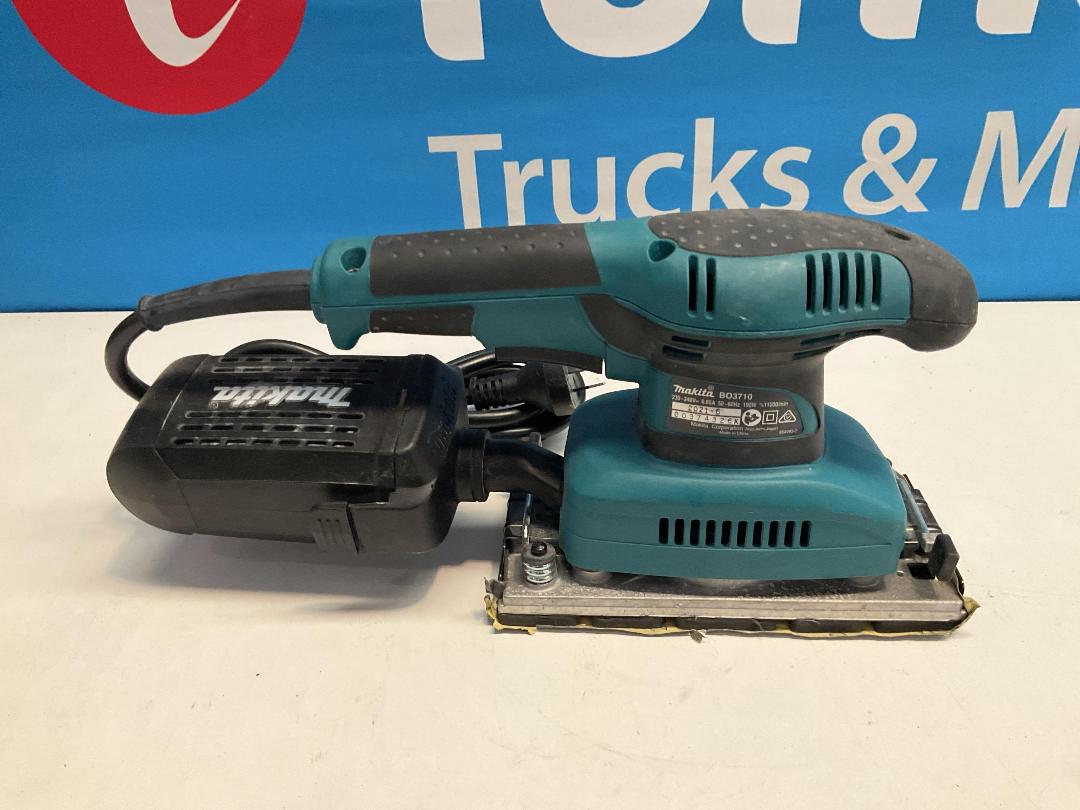 Photo '3' of Makita - 190W Electric Sander  - Model BO3710