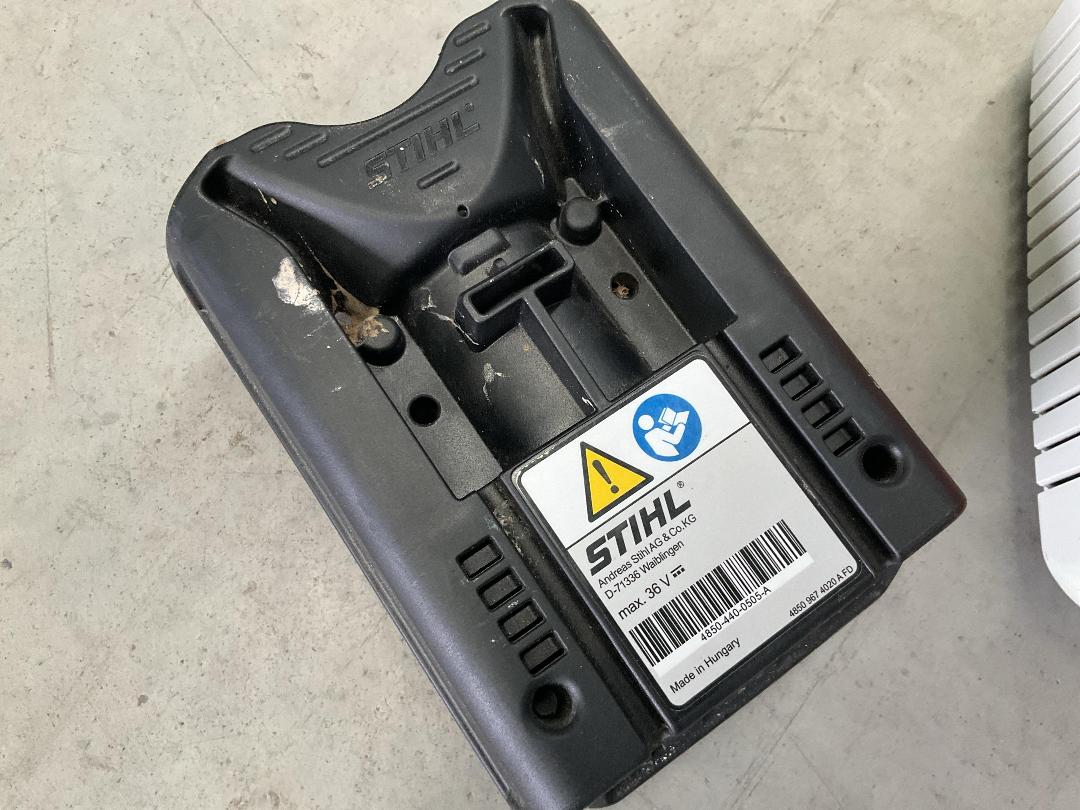 Photo '3' of Stihl AL 500 Super Fast Battery Charger & AP Adapter