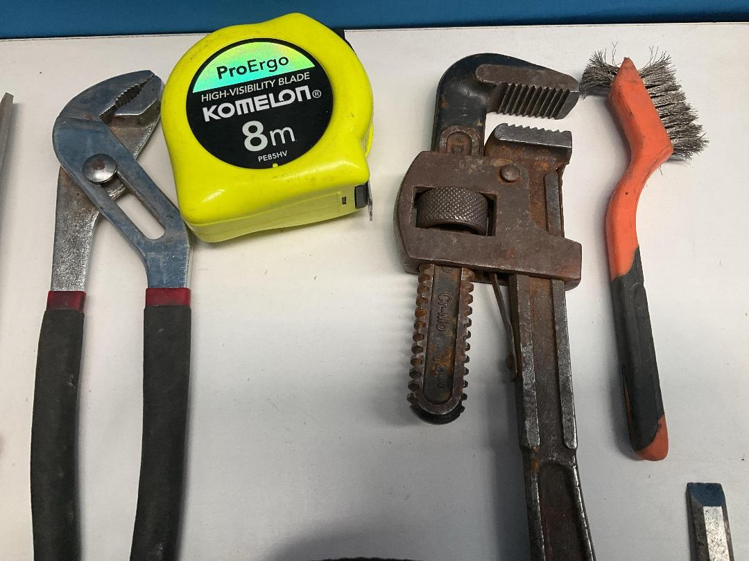 Photo '4' of DeWALT Toolbag w/ Assorted Tools - Snap-On Fuller Hart Etc